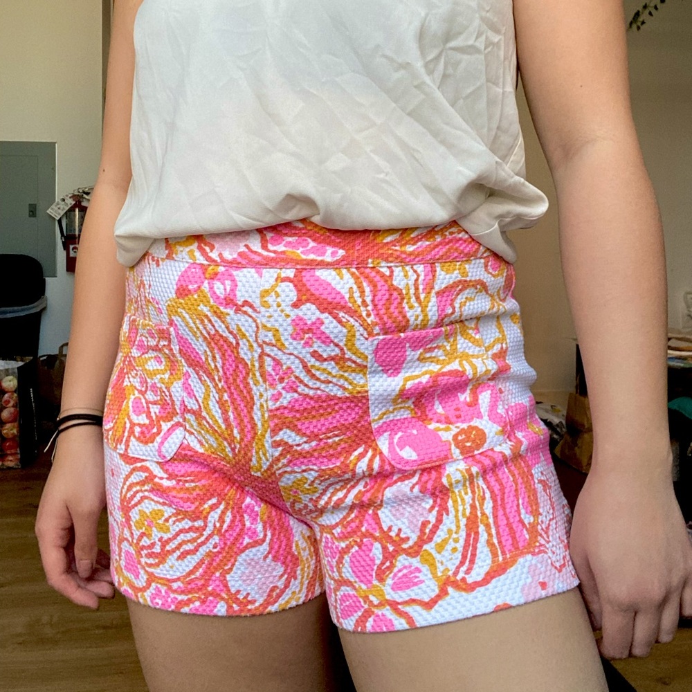 Lilly Pulitzer size 8 3” Alycia pocket shorts
